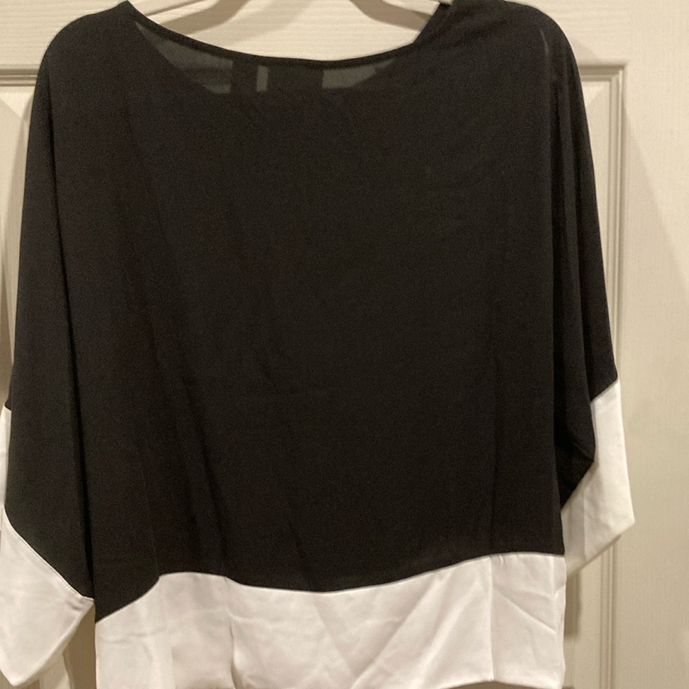 Chico’s Black and White Women's Top - Picture 4 of 5